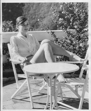 Pictures of Audrey Hepburn - all that matters is being happy - Audrey Hepburn.jpg